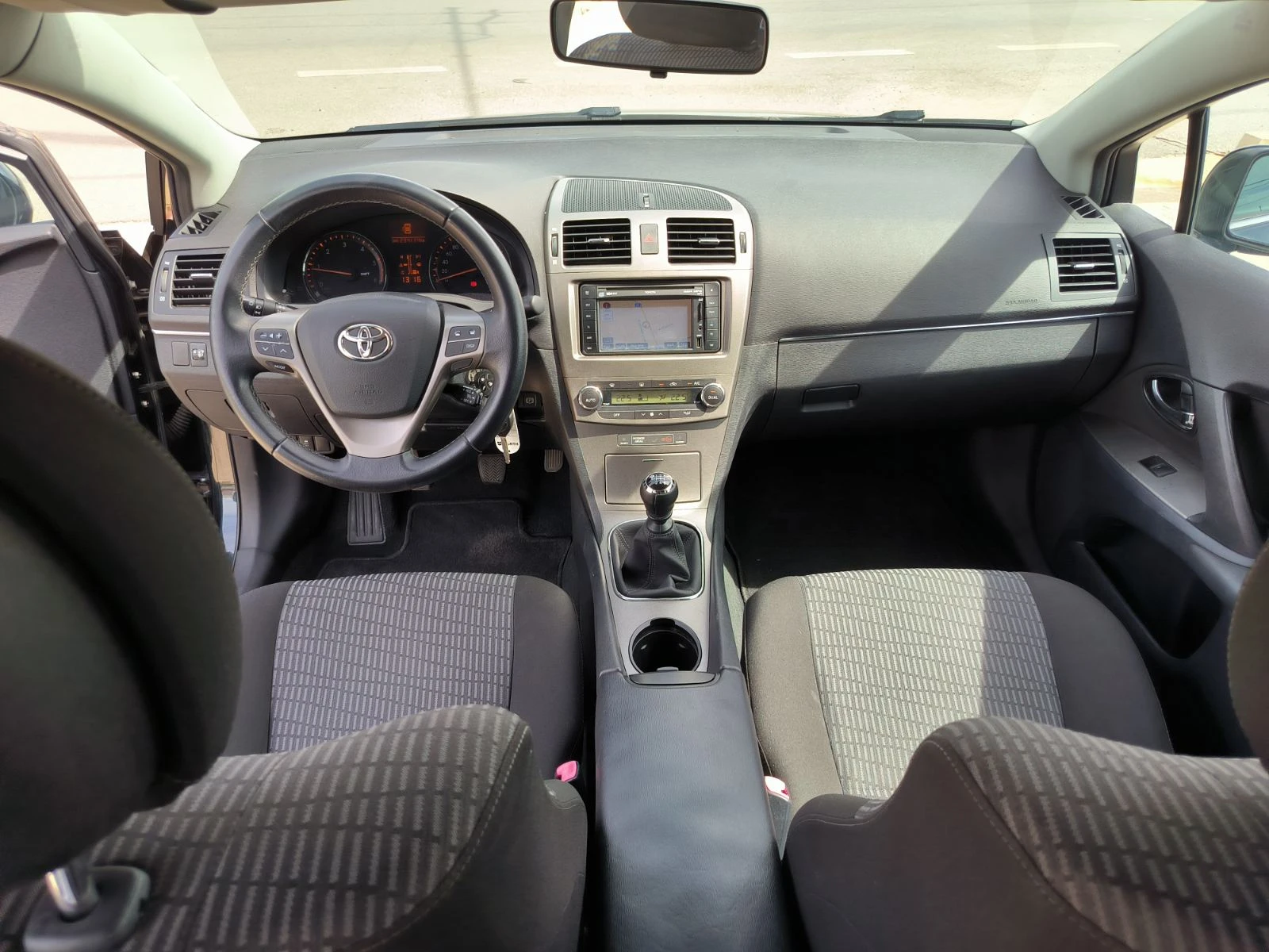 Toyota Avensis 2.0d-Navi-Kamera-6sk.-Euro-5A | Mobile.bg — изображение 14