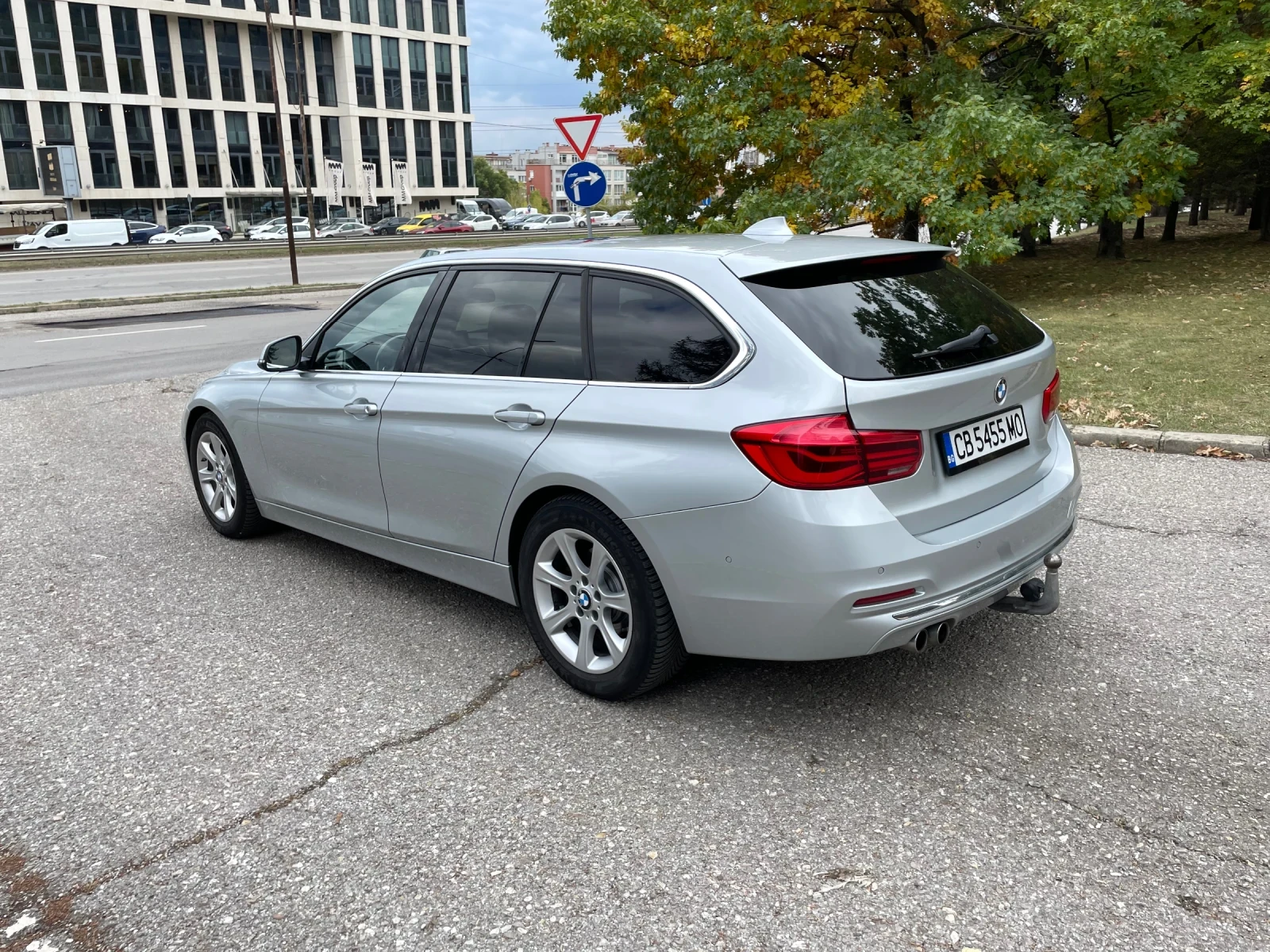 BMW 325 Новия мотор B47 /Дистроник | Full LED | Head-up - изображение 6