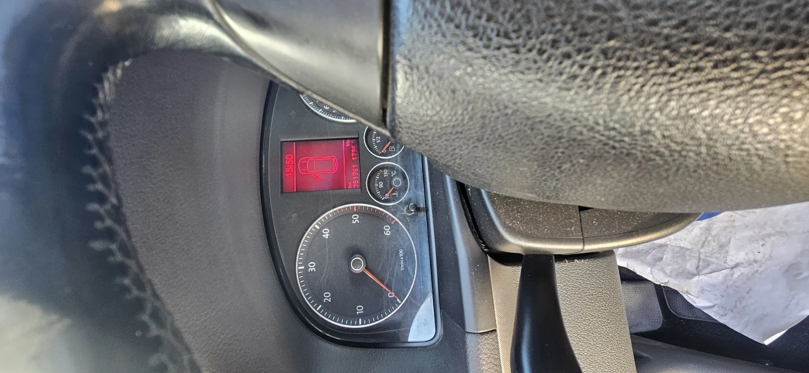 VW Touran, снимка 7 - Автомобили и джипове - 53847159