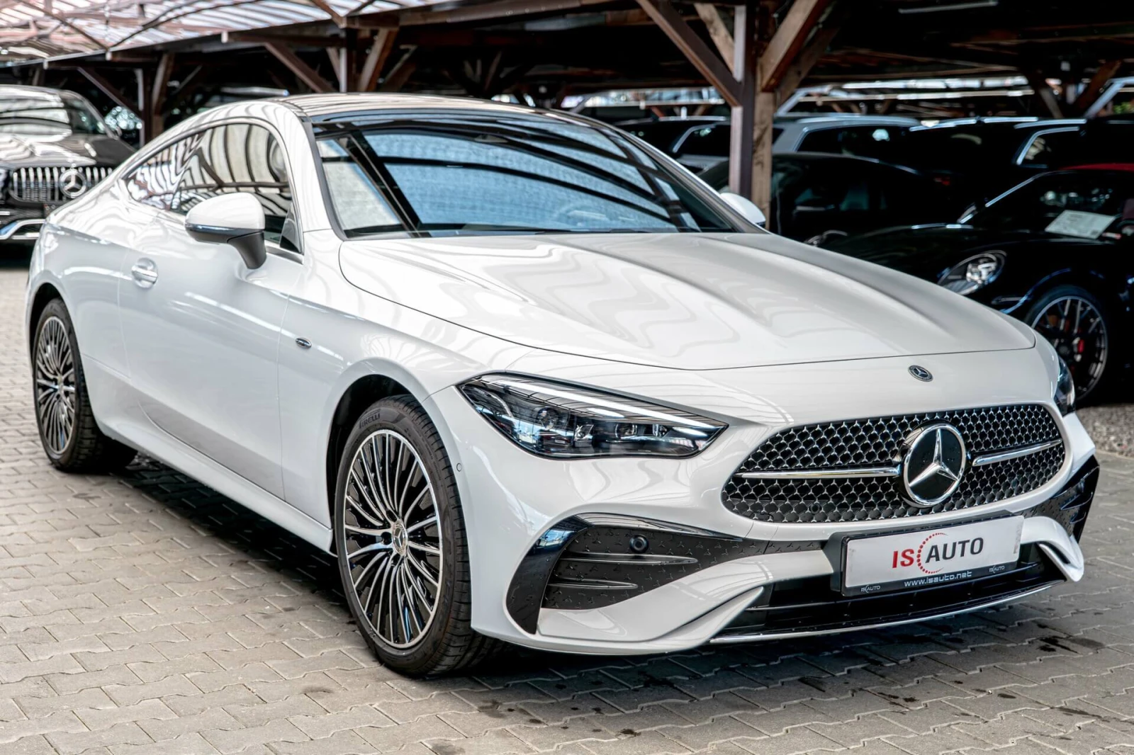 Mercedes-Benz CLE 300 Plug-in Hybrid/AMG Line/Advanced/Панорама/MBUX/Кам, снимка 2 - Автомобили и джипове - 54687297