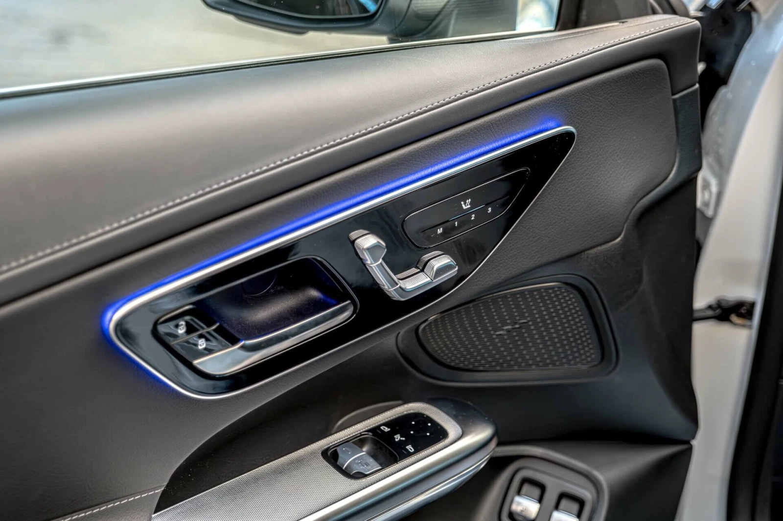 Mercedes-Benz CLE 300 Plug-in Hybrid/AMG Line/Advanced/Панорама/MBUX/Кам, снимка 9 - Автомобили и джипове - 54687297