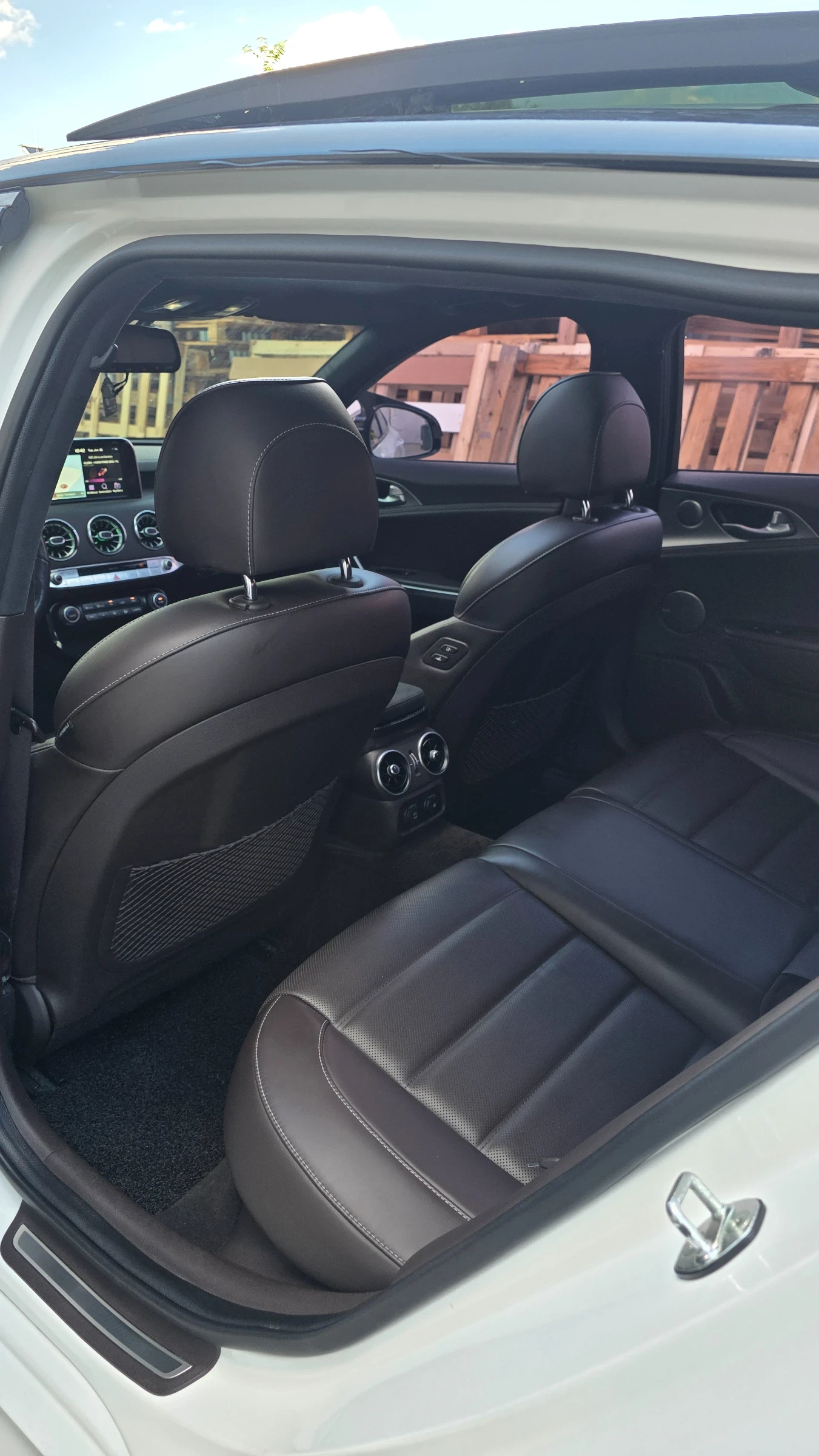 Kia Stinger 3.3T GT, снимка 10 - Автомобили и джипове - 54917841