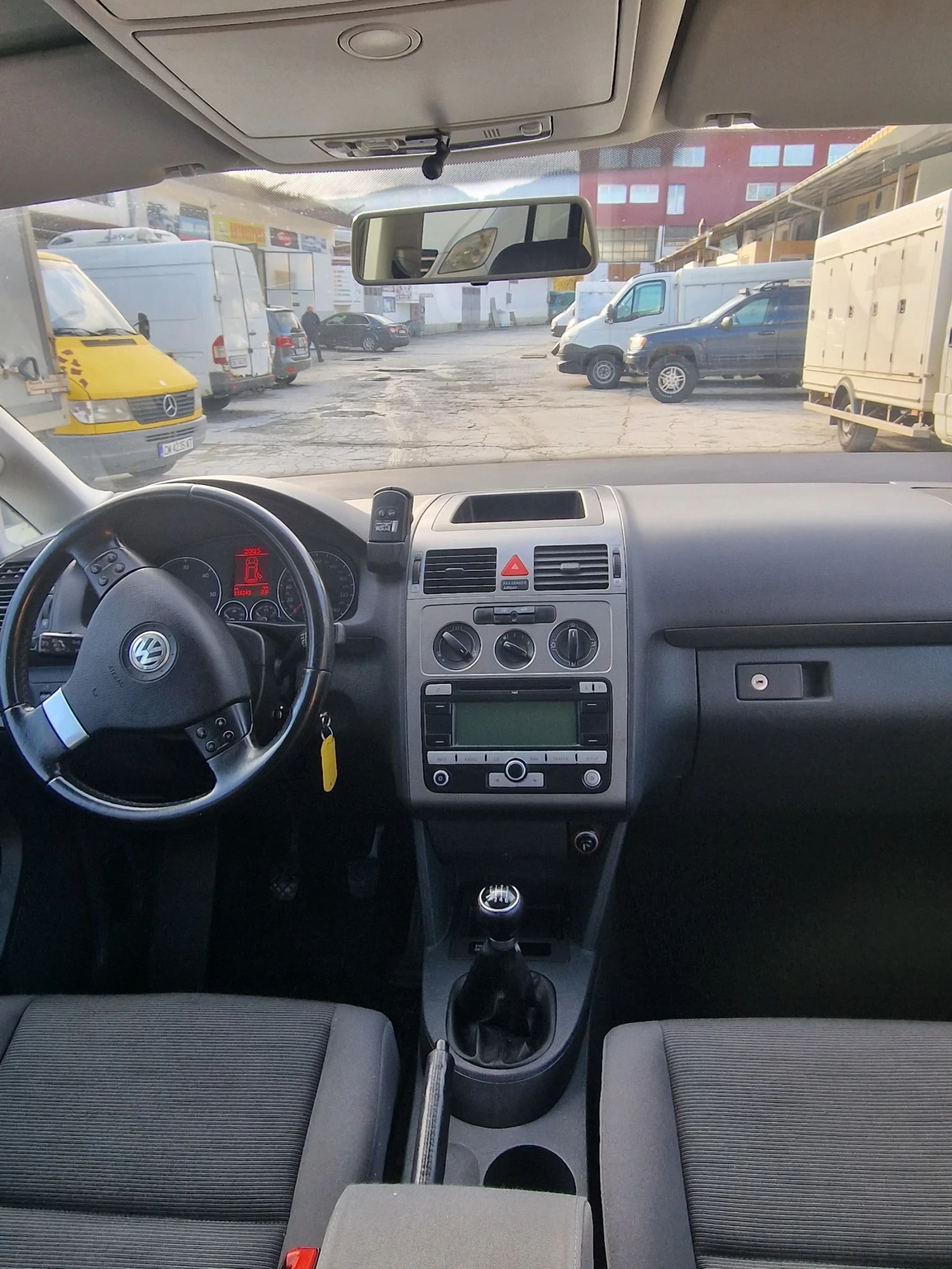 VW Touran 1.9 105 , снимка 9 - Автомобили и джипове - 55150086