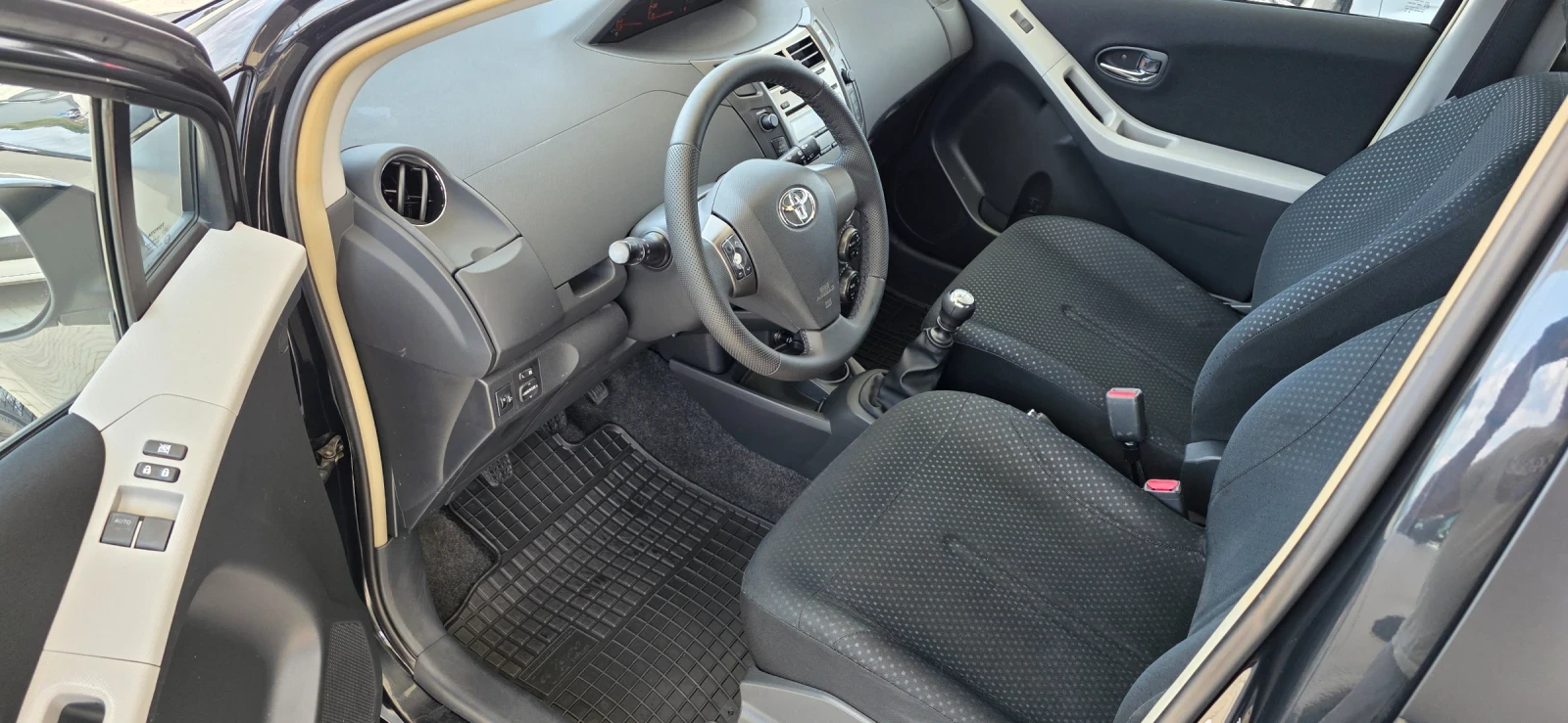 Toyota Yaris 1.33-100, снимка 11 - Автомобили и джипове - 55595020