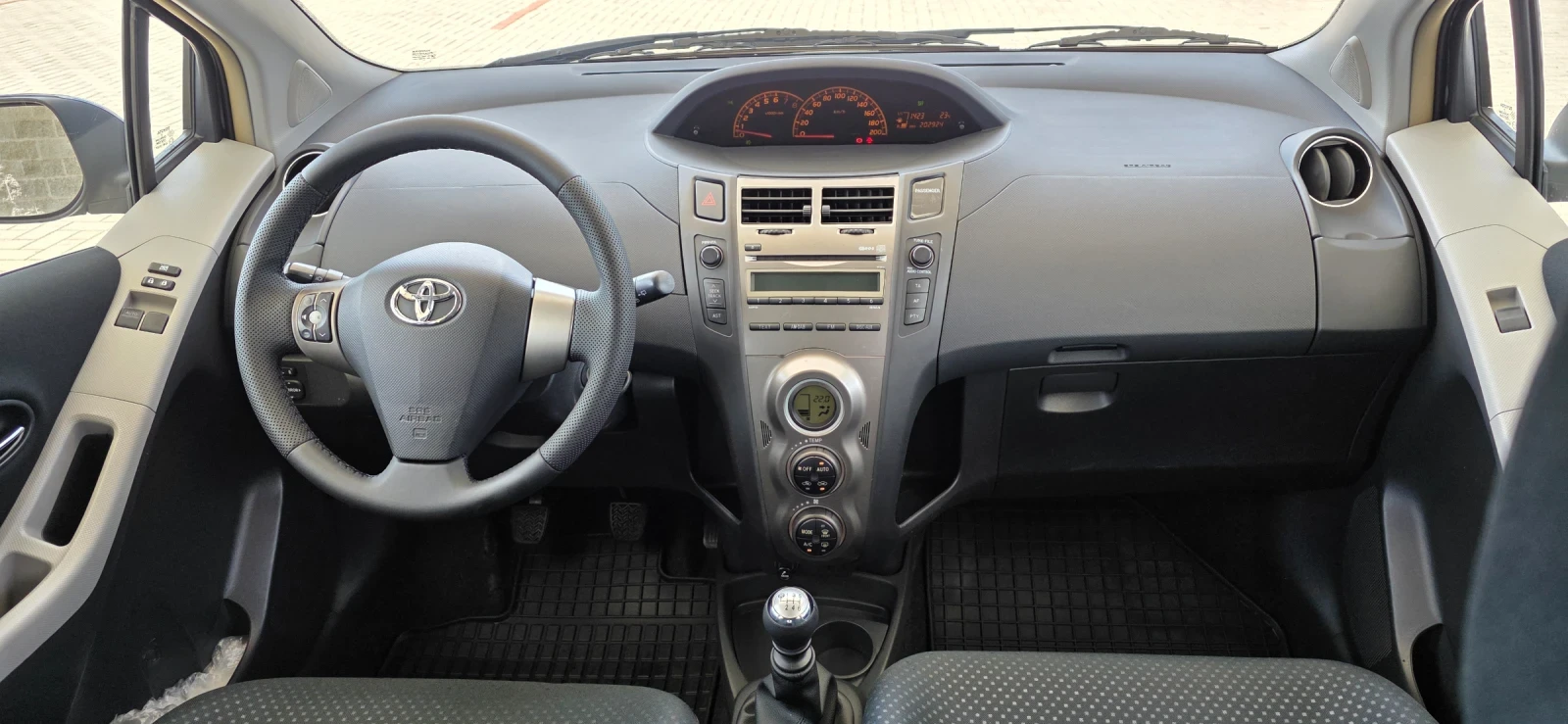 Toyota Yaris 1.33-100, снимка 9 - Автомобили и джипове - 55595020