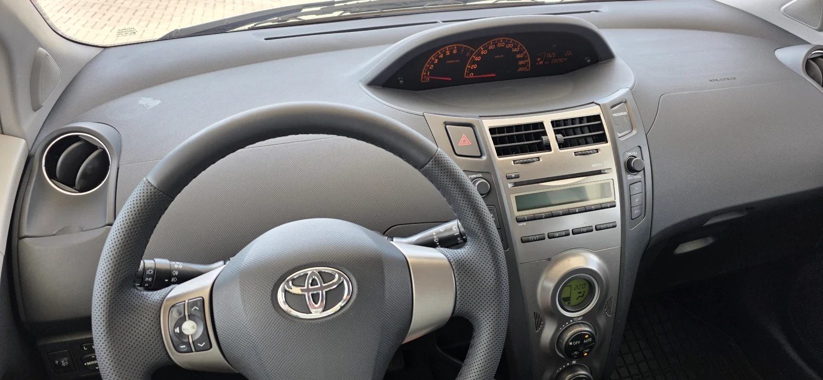 Toyota Yaris 1.33-100, снимка 12 - Автомобили и джипове - 55595020