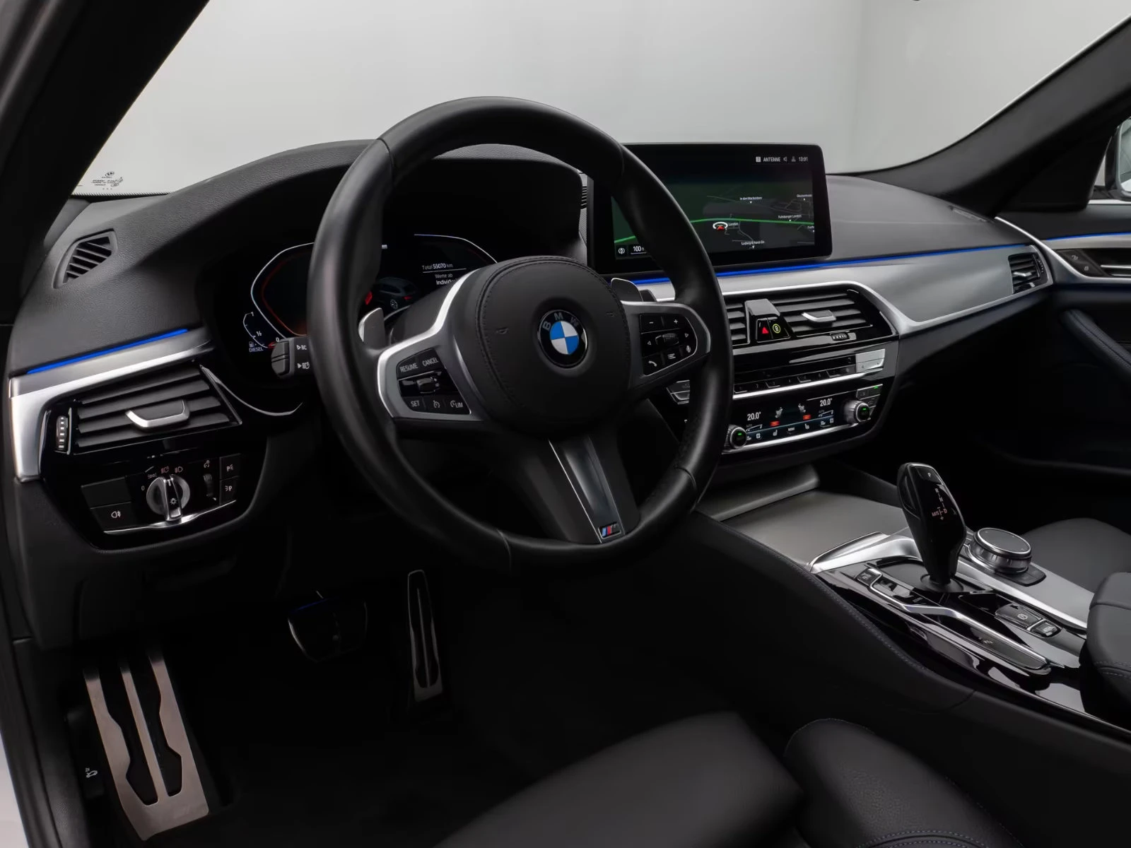 BMW 540 xDRIVE/340HP/M SPORT/HI-FI/HUD/LASER/CAM/KLES/745z, снимка 11 - Автомобили и джипове - 55661188