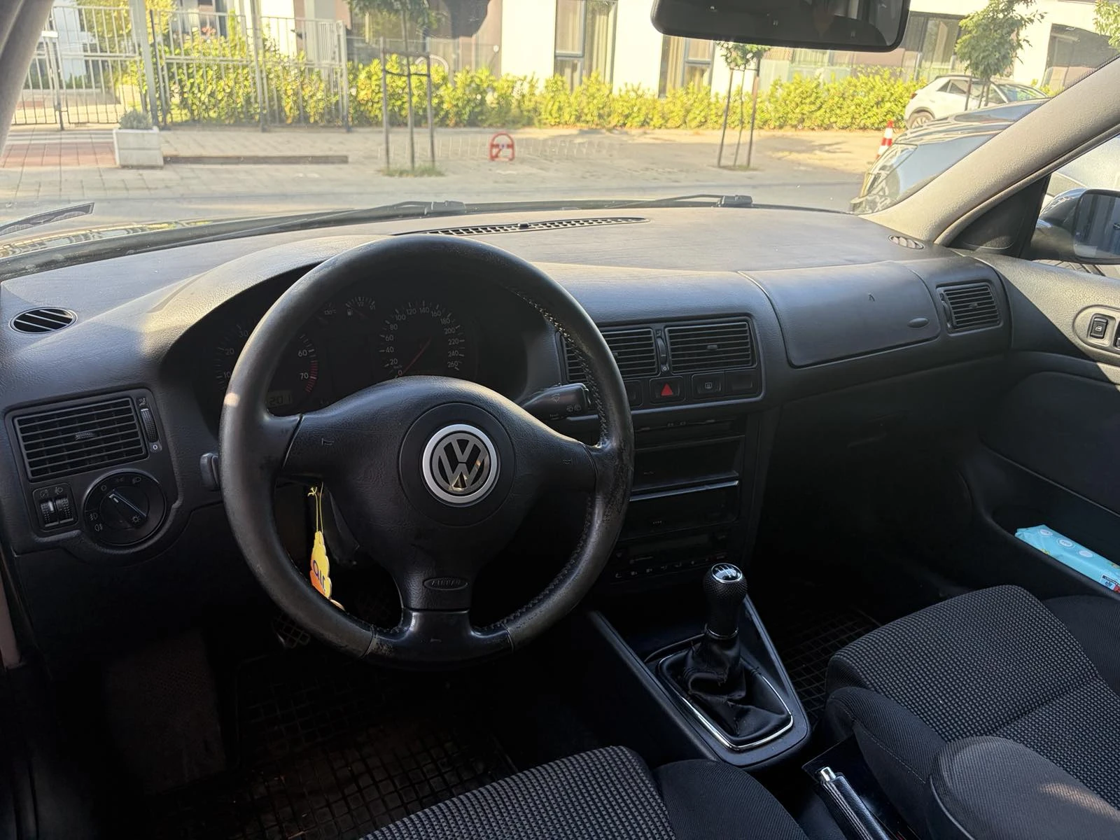 VW Golf 1.6 ПЕРФЕКТЕН, снимка 4 - Автомобили и джипове - 55953578