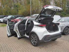 Toyota C-HR 1.8 Hybrid Black&White, снимка 4