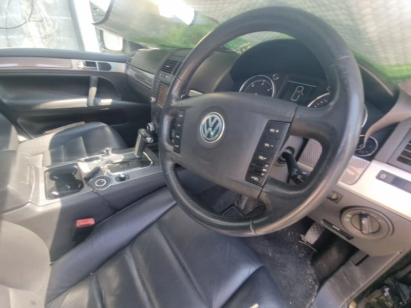 VW Touareg, снимка 9 - Автомобили и джипове - 48510129