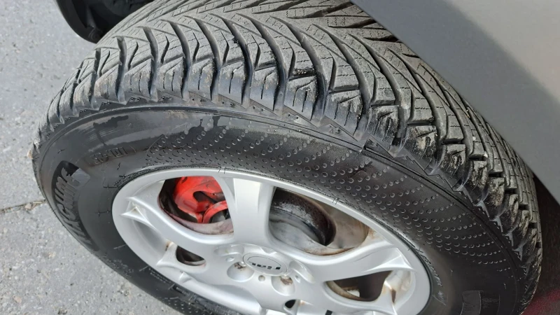 Hyundai Tucson 2.0CRDI -AUTOMATIC, снимка 11 - Автомобили и джипове - 51354900