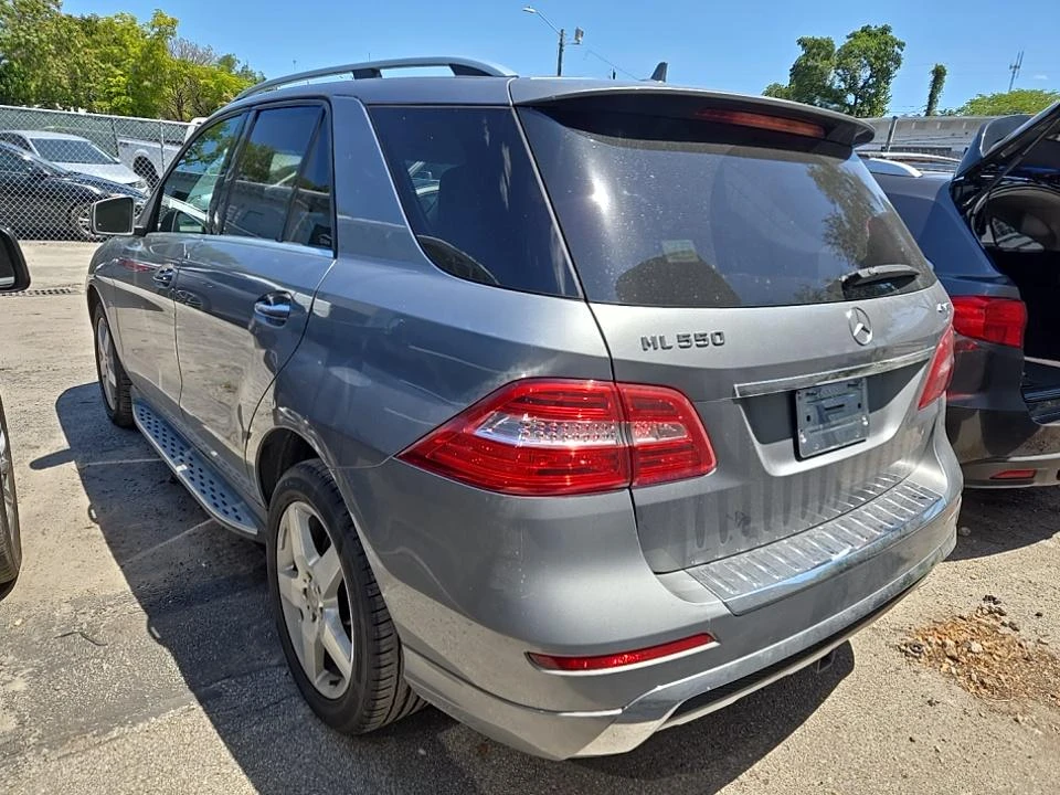 Mercedes-Benz ML 500 AMG* PACK* ПОДГРЕВ* КАМЕРА* КЕЙЛЕС* МЪРТВА* ТОЧКА* - изображение 4