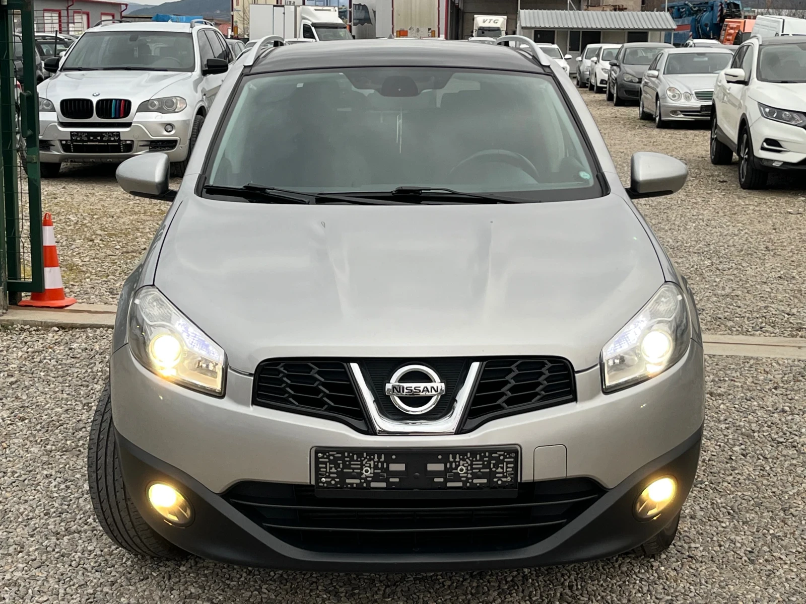 Nissan Qashqai 1.5DCI.N-tec.Navi, Panorama.Собствен лизинг!!!, снимка 2 - Автомобили и джипове - 53904833