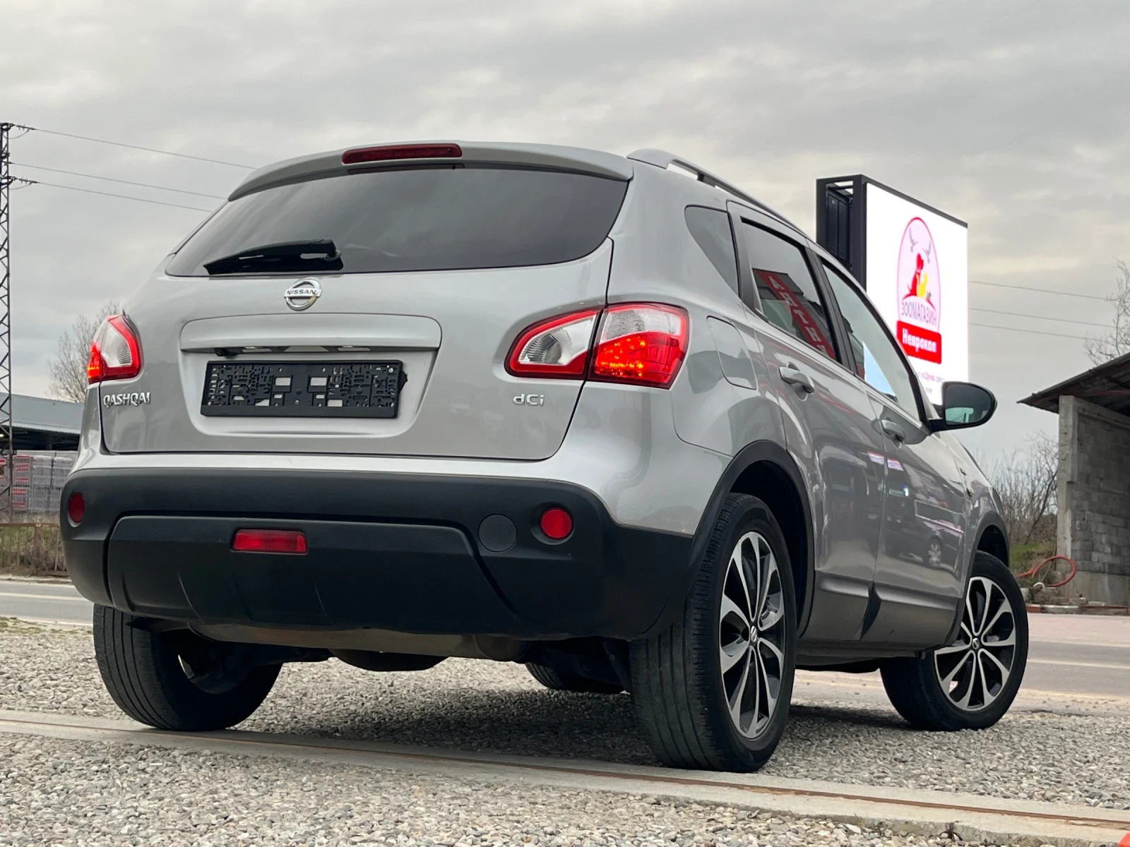 Nissan Qashqai 1.5DCI.N-tec.Navi, Panorama.Собствен лизинг!!!, снимка 4 - Автомобили и джипове - 53904833