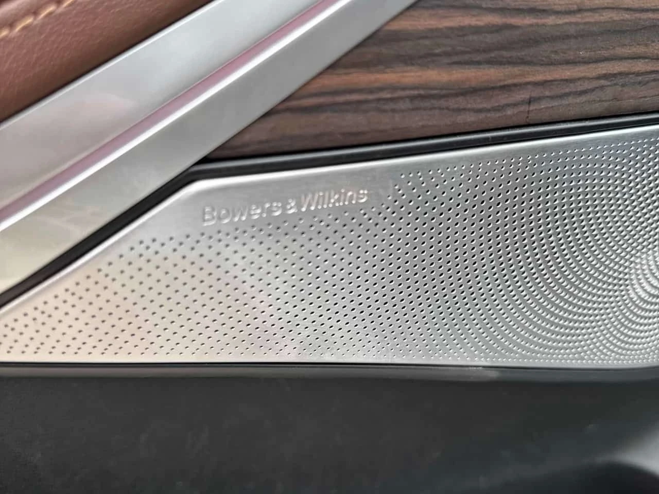 BMW X7 xDrive40i/HUD/360/ДИСТРОНИК/ПАНОРАМА/ГУМИ+ ДЖАНТИ , снимка 14 - Автомобили и джипове - 54213010