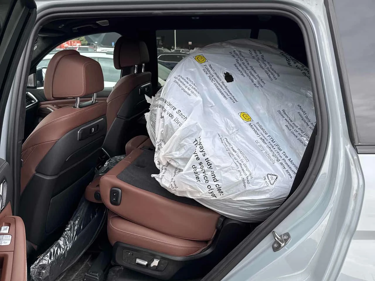 BMW X7 xDrive40i/HUD/360/ДИСТРОНИК/ПАНОРАМА/ГУМИ+ ДЖАНТИ , снимка 11 - Автомобили и джипове - 54213010