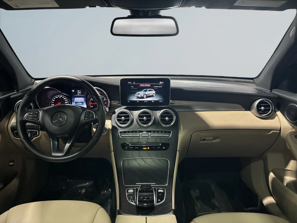 Mercedes-Benz GLC 300 4MATIC* AMG-LINE* PANOROOF* REAR-CAMERA* , снимка 6 - Автомобили и джипове - 54634033