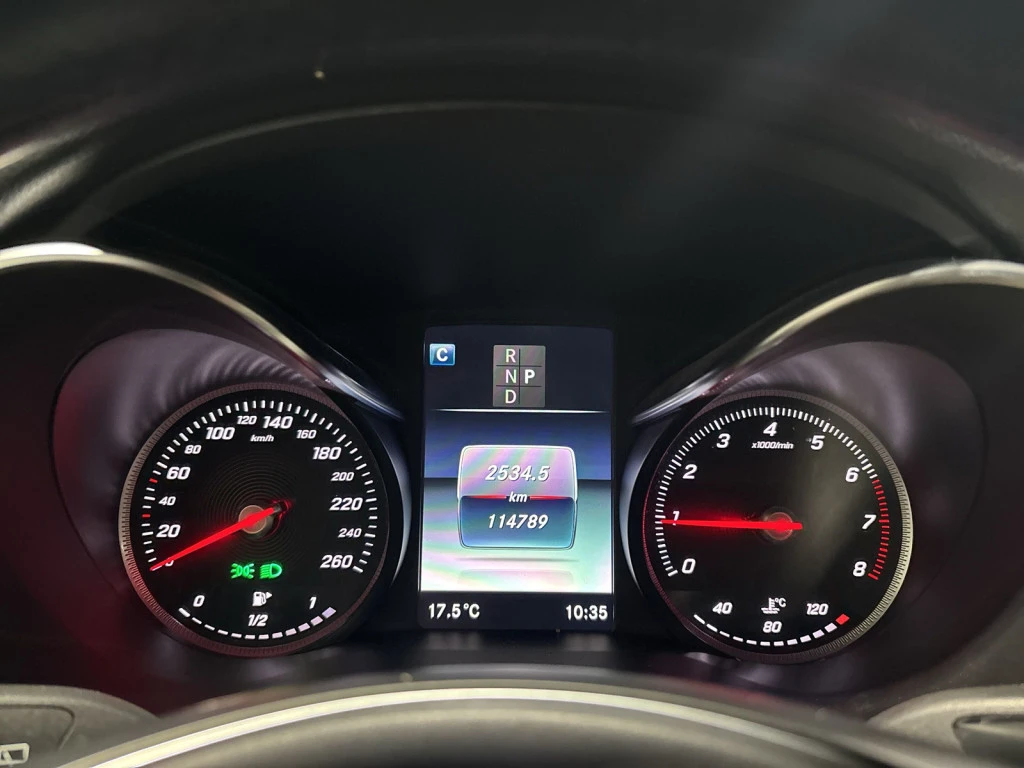Mercedes-Benz GLC 300 4MATIC* AMG-LINE* PANOROOF* REAR-CAMERA* , снимка 8 - Автомобили и джипове - 54634033