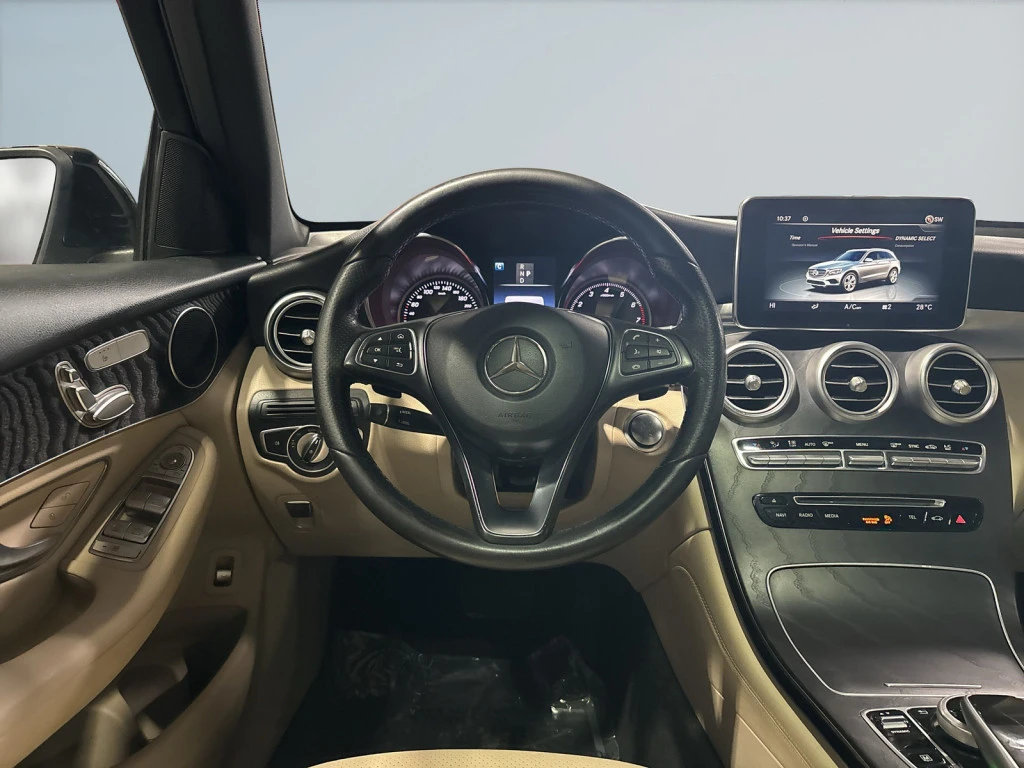 Mercedes-Benz GLC 300 4MATIC* AMG-LINE* PANOROOF* REAR-CAMERA* , снимка 7 - Автомобили и джипове - 54634033