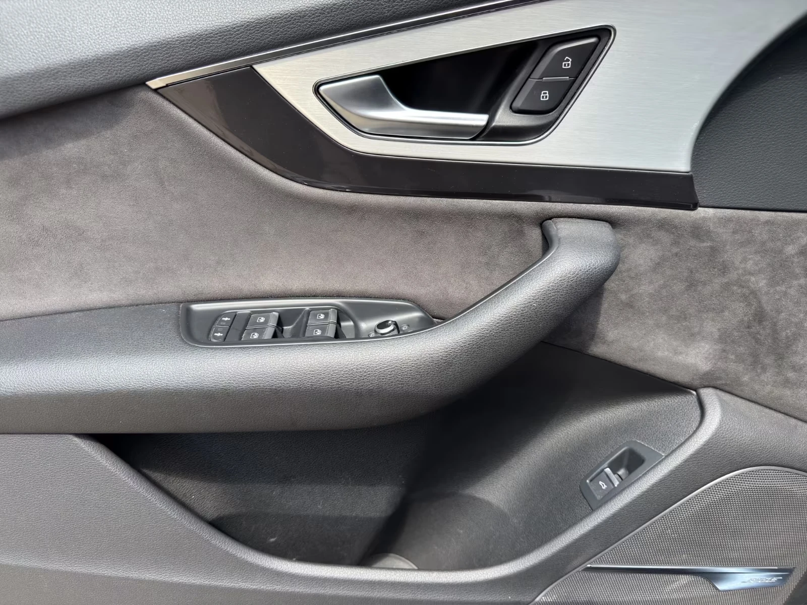 Audi SQ7 QUATTRO/435HP/7 SEATS/360/291h, снимка 11 - Автомобили и джипове - 55223957