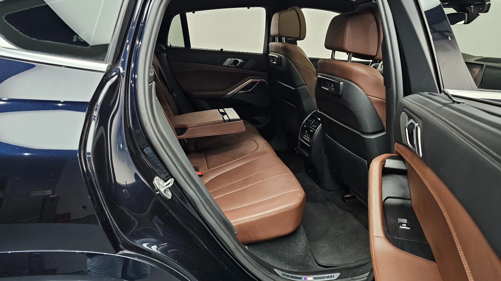 BMW X6 M Sport* Laser* Night Vision* Pano* Keyless* 360, снимка 10 - Автомобили и джипове - 55280313
