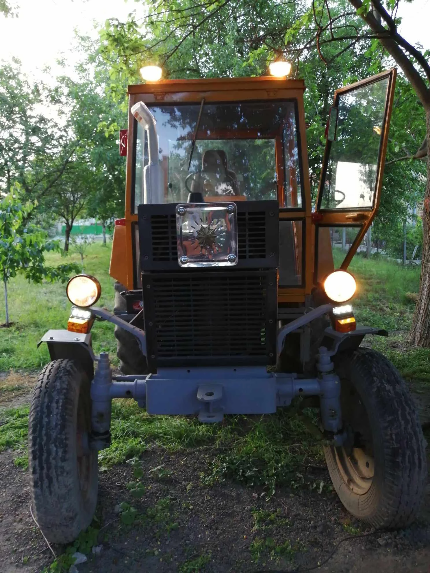 Трактор Болгар ТК-80, снимка 10 - Селскостопанска техника - 54194649