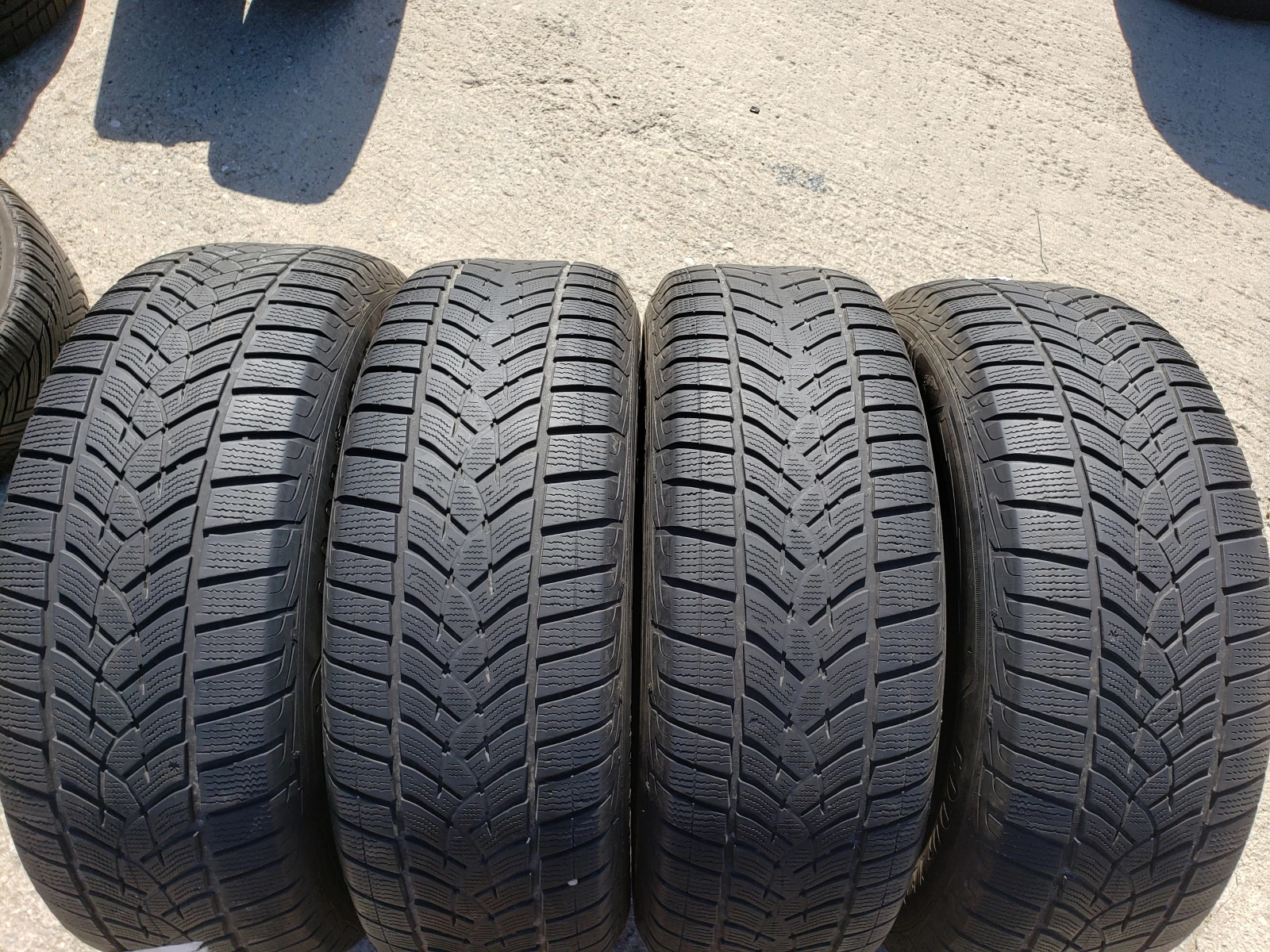 Гуми Зимни 255/65R18, снимка 2 - Гуми и джанти - 56211766