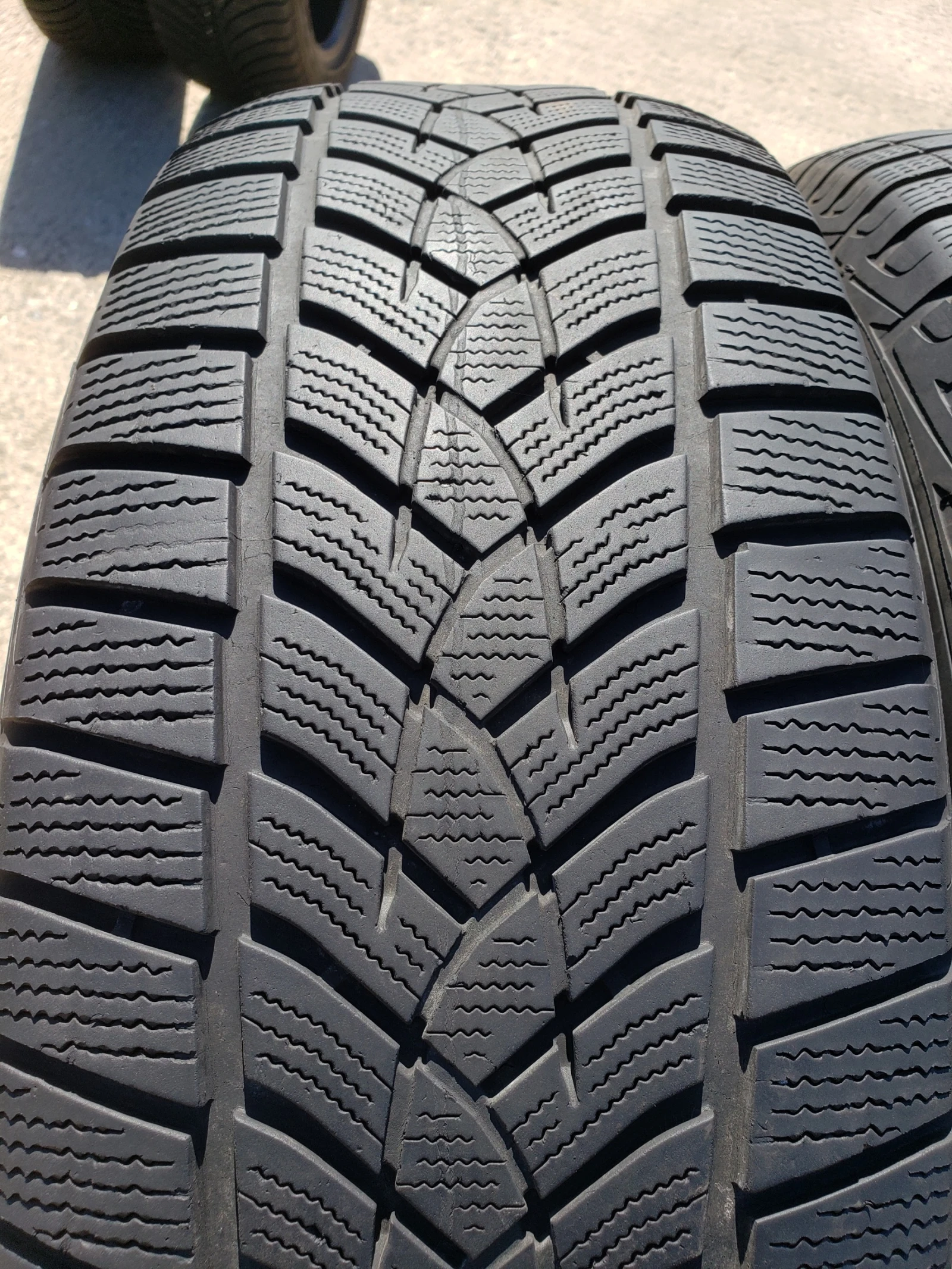 Гуми Зимни 255/65R18