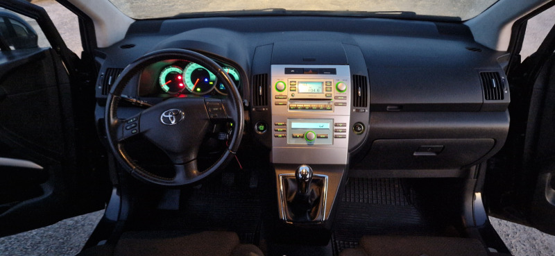 Toyota Corolla verso 1.6  VVT-i  110 к.с. EU-4, снимка 12 - Автомобили и джипове - 45835324