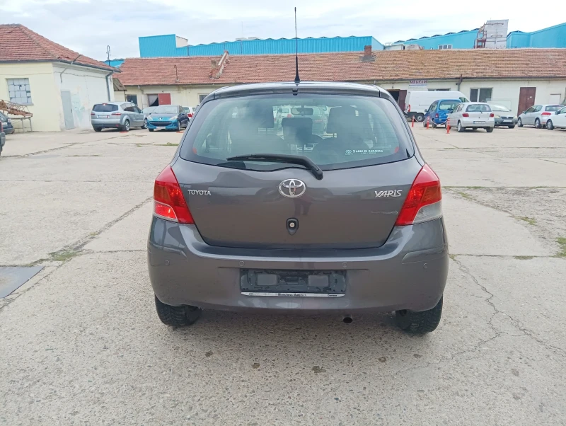 Toyota Yaris СПЕШНО!!!, снимка 5 - Автомобили и джипове - 47547895