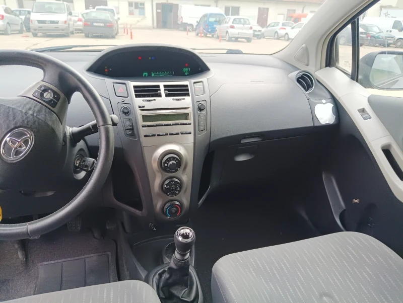 Toyota Yaris Facelift 6speed, снимка 10 - Автомобили и джипове - 47547895