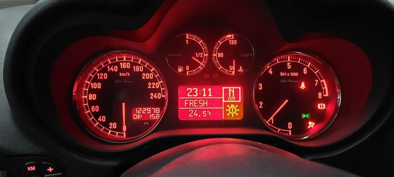 Alfa Romeo 147 Twin Spark 2.0 Selespeed, снимка 10 - Автомобили и джипове - 47777866