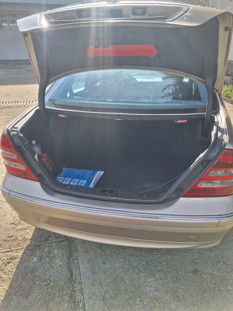 Mercedes-Benz C 220, снимка 15 - Автомобили и джипове - 48817496