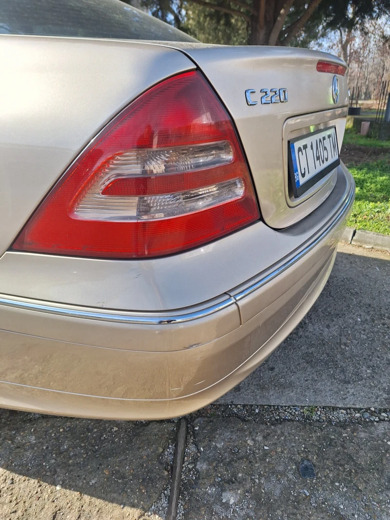 Mercedes-Benz C 220, снимка 11 - Автомобили и джипове - 48817496