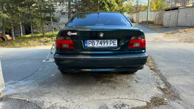 BMW 523 Газ. Инжек. / Автоматик, снимка 4 - Автомобили и джипове - 52339365