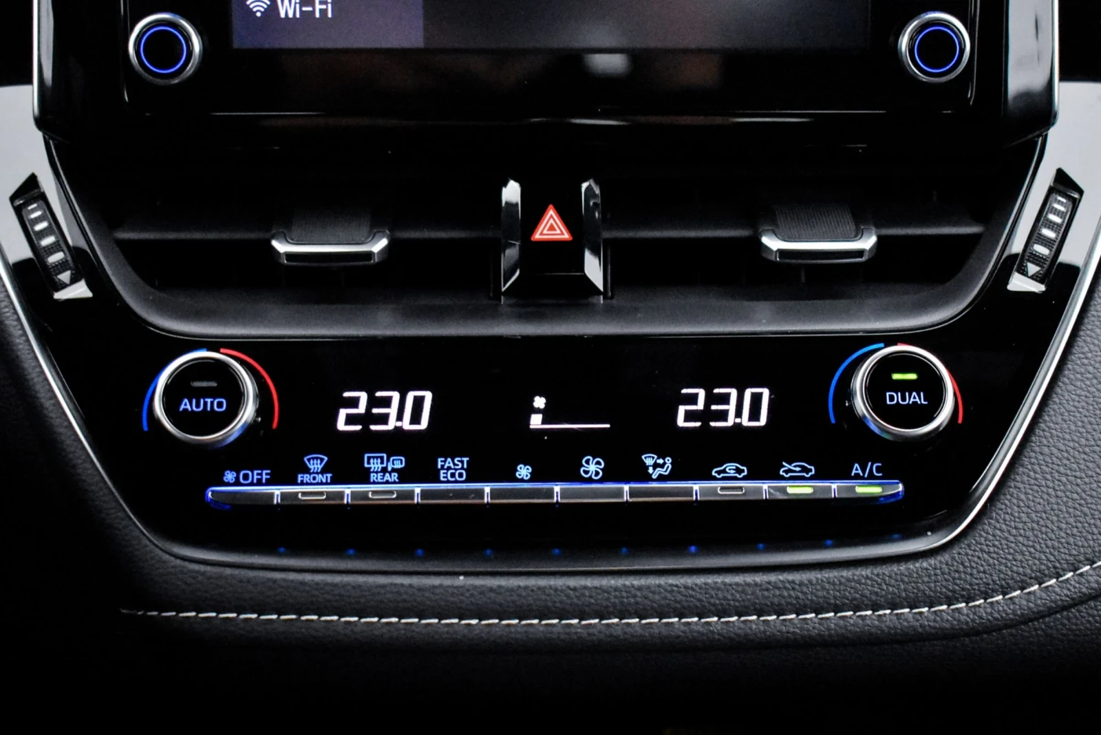 Toyota Corolla 2.0 HYBRID TEAM DEUTSCHLAND Limited edition  | Mobile.bg   13