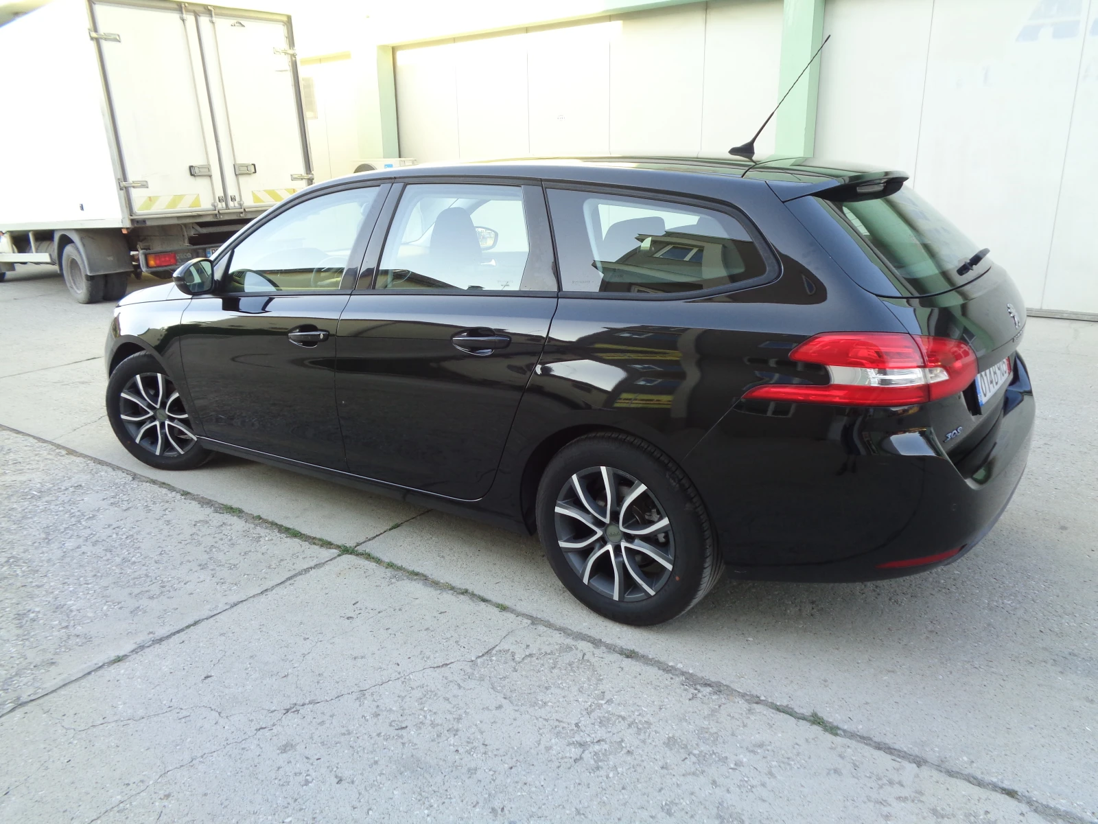 Peugeot 308 1.6HDI-115-NAVI-NOVI GUMI-LIZING - изображение 3