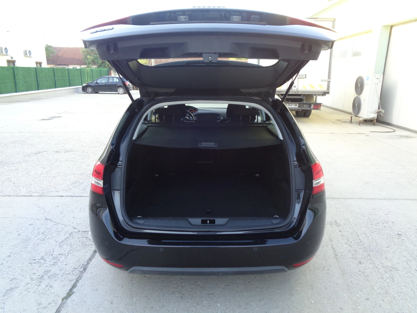 Peugeot 308 1.6HDI-115-NAVI-NOVI GUMI-LIZING - изображение 8
