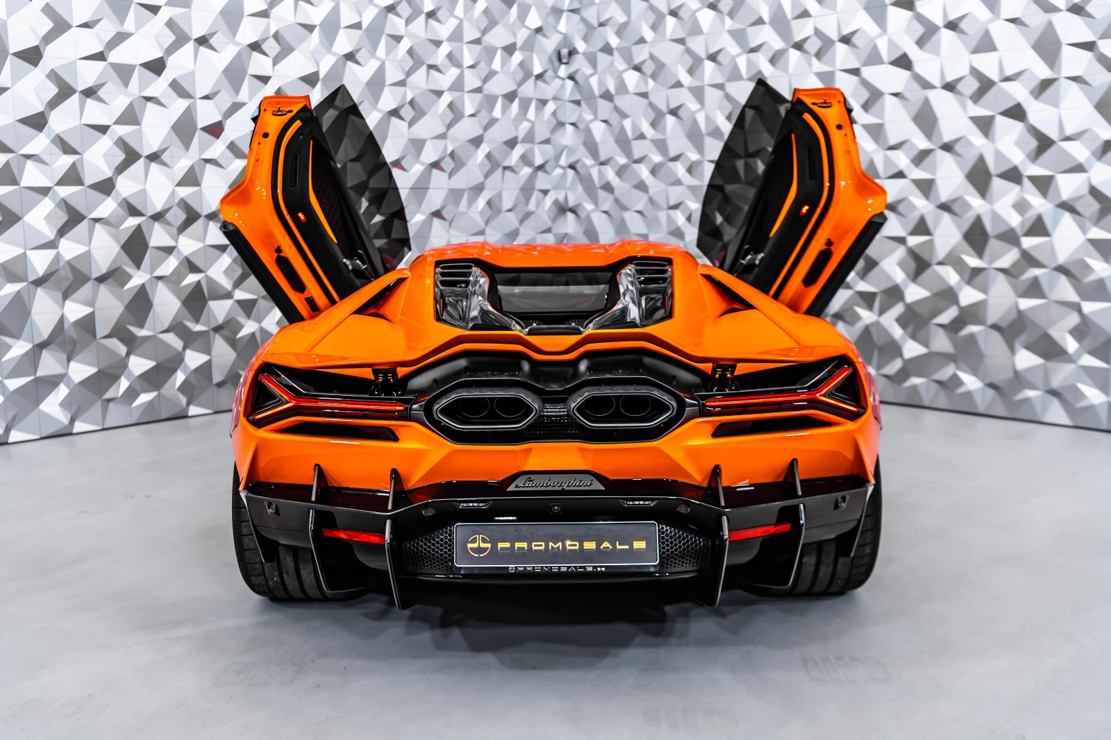 Lamborghini Revuelto Arancio Apodis | Mobile.bg   5