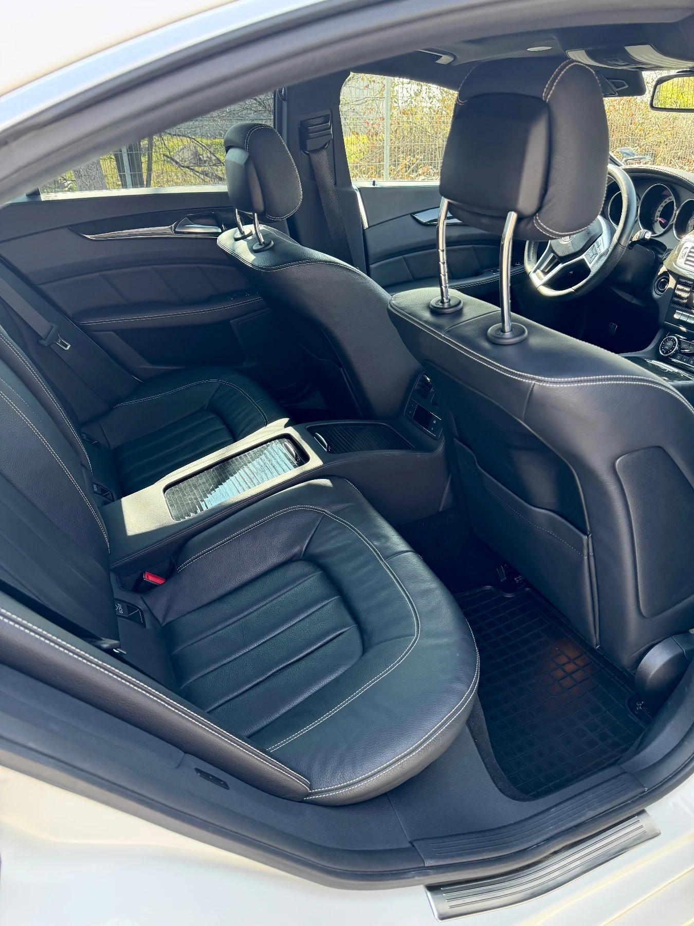 Mercedes-Benz CLS 350 51000км Внос Япония, снимка 14 - Автомобили и джипове - 53745536