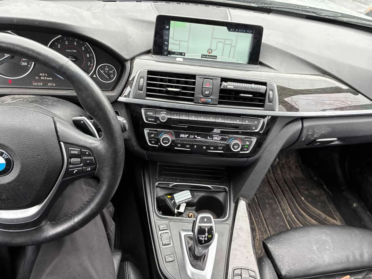 BMW 330 330i xDrive/CARFAX/2 ключа/Подгрев/Панорама/Клип/, снимка 8 - Автомобили и джипове - 53918883