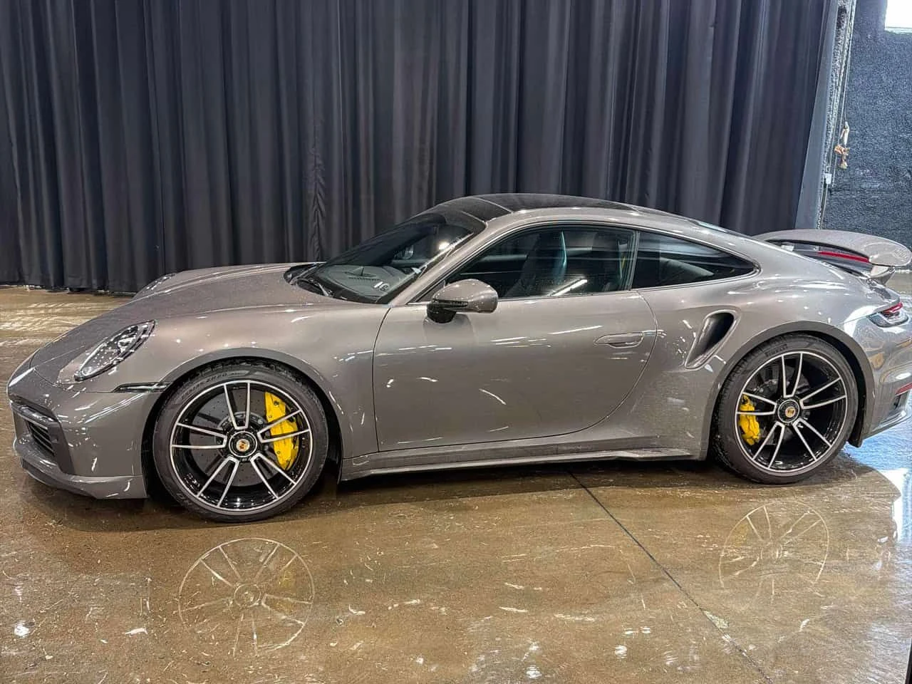 Porsche 911 Turbo S| ОБДУХ| BURMESTER| ACC| 360| SPORT CHRONO, снимка 2 - Автомобили и джипове - 54010398