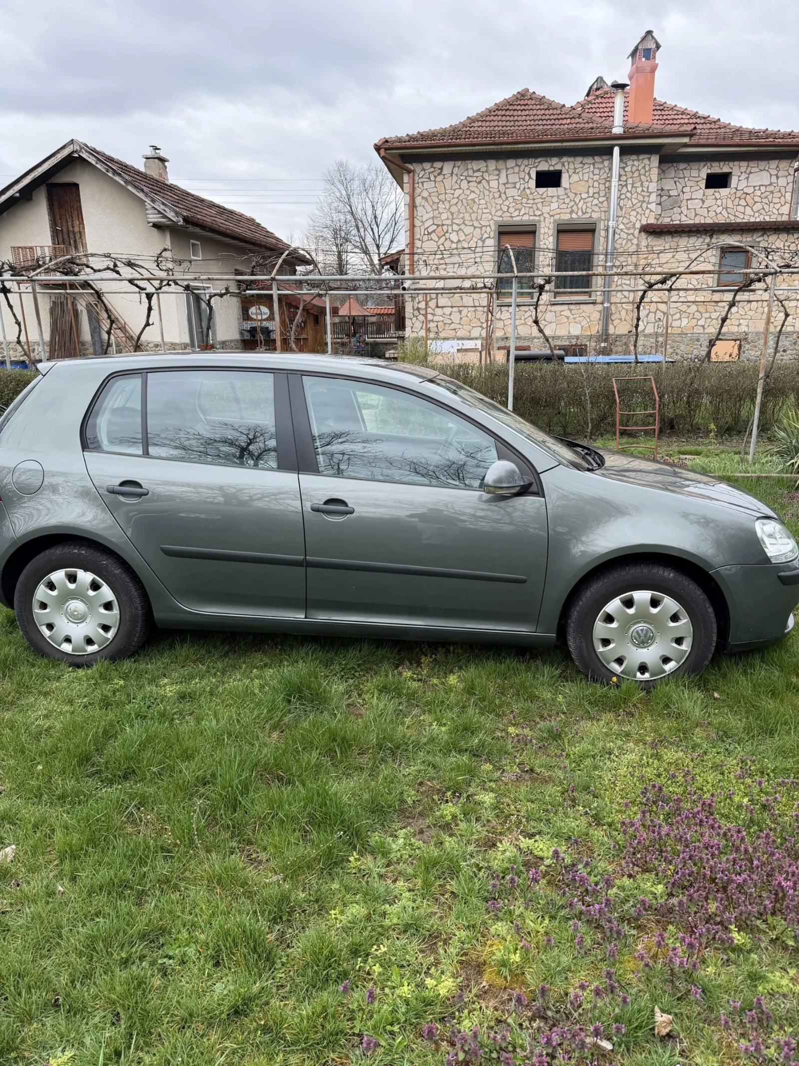 VW Golf V 1.4FSI 90кс, снимка 4 - Автомобили и джипове - 54210324