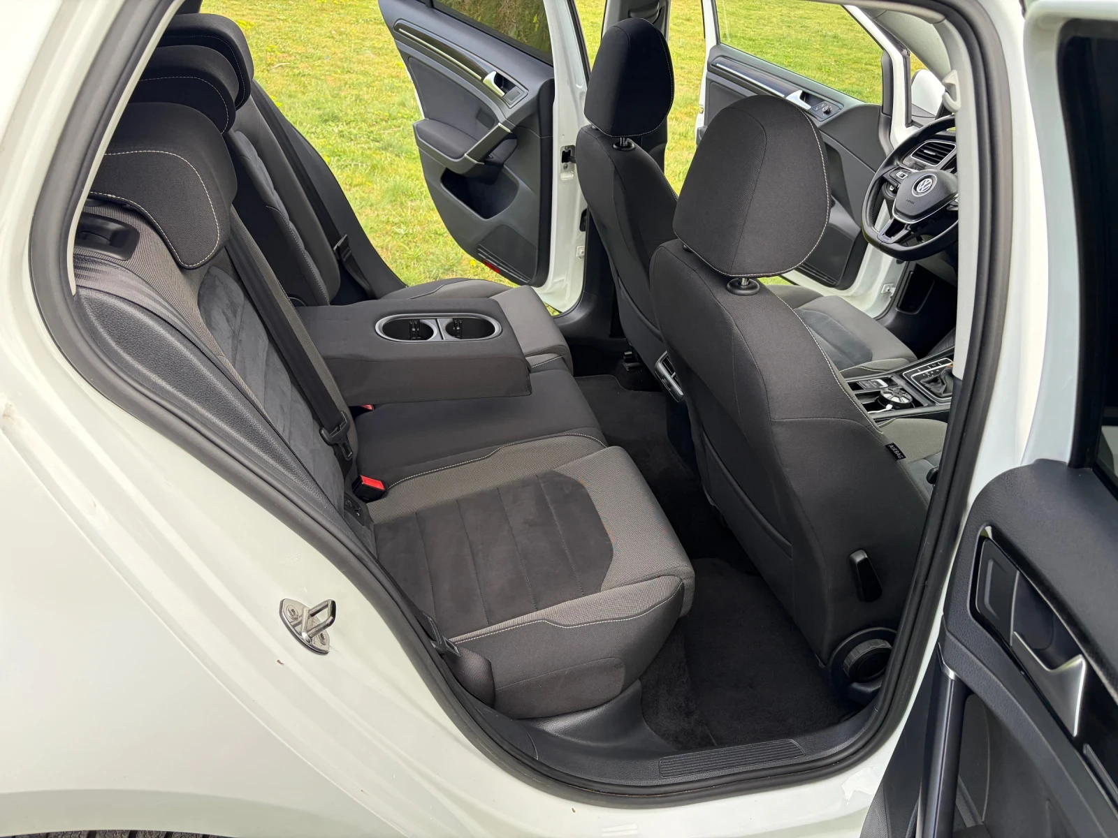 VW Golf 2, 0 TDI-DSG, снимка 11 - Автомобили и джипове - 54274124