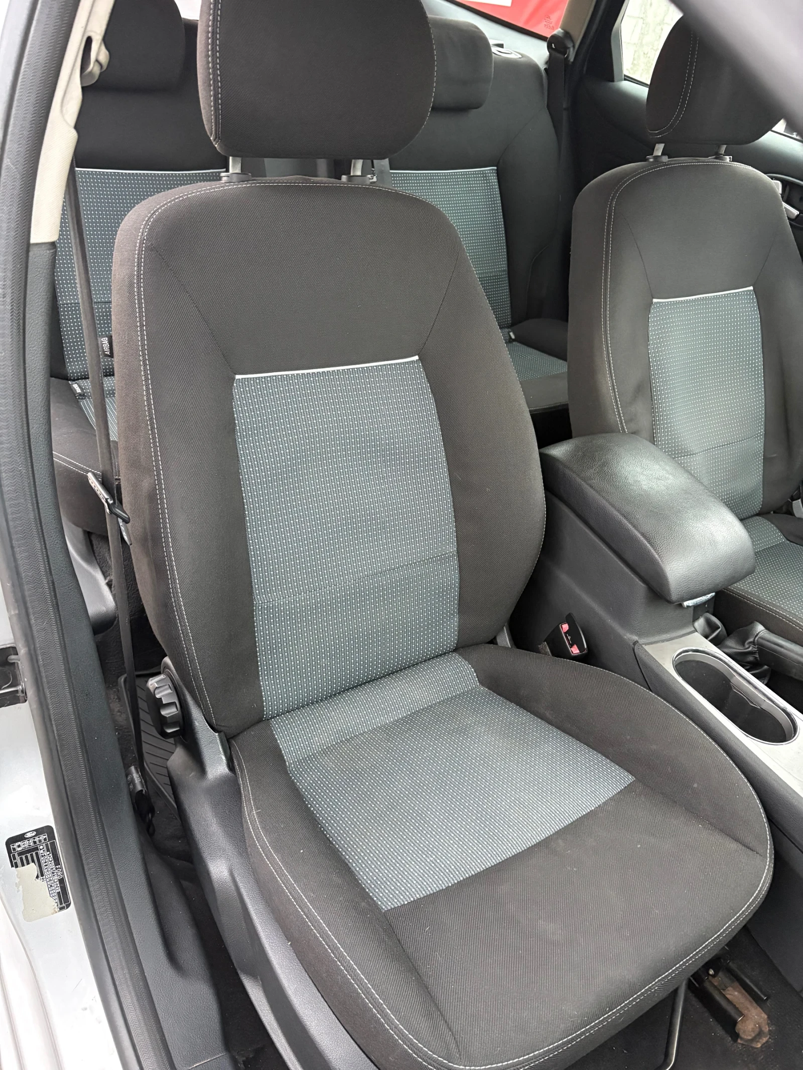 Ford Mondeo 1.8 TDCi, снимка 10 - Автомобили и джипове - 54295763