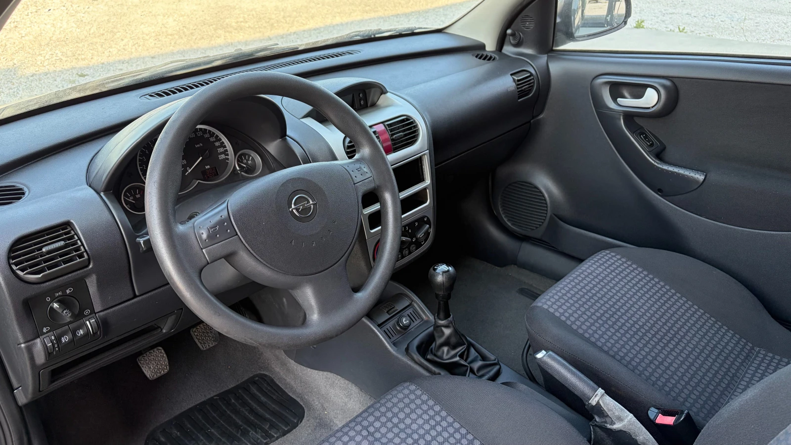 Opel Corsa 1.2 TWINPORT, снимка 8 - Автомобили и джипове - 54515545