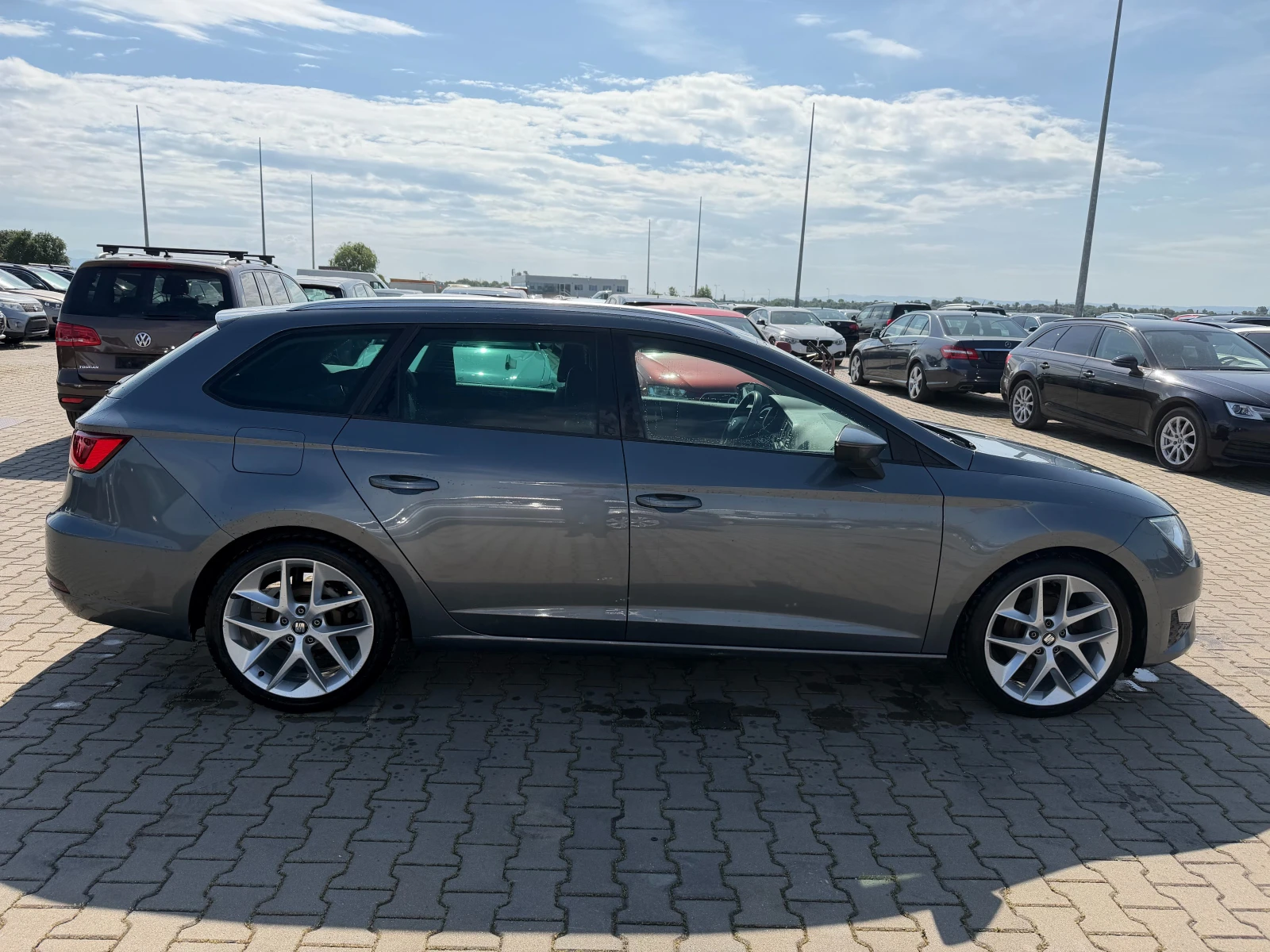 Seat Leon FR 2.0TDI AVTOMAT/NAVI/KAMERA EURO 6 , снимка 5 - Автомобили и джипове - 54737015