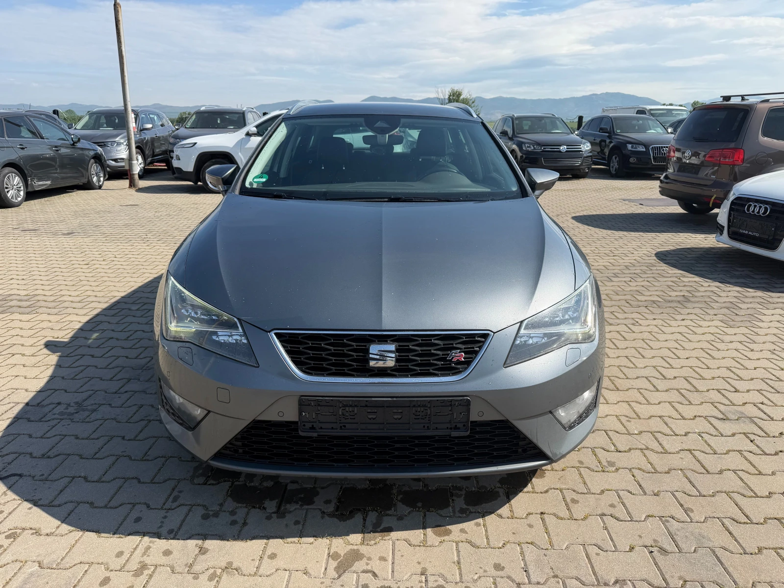 Seat Leon FR 2.0TDI AVTOMAT/NAVI/KAMERA EURO 6 , снимка 3 - Автомобили и джипове - 54737015