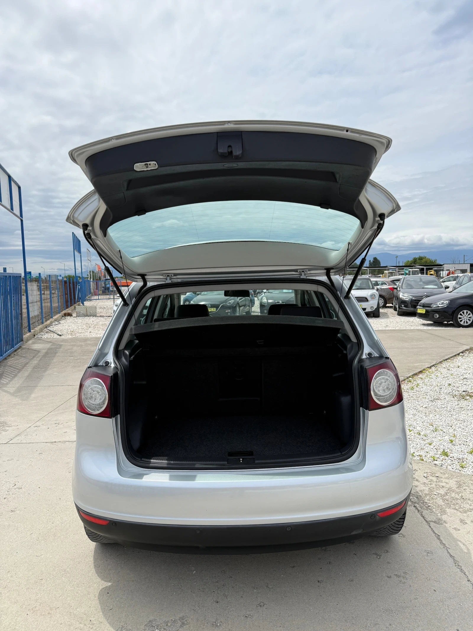 VW Golf Plus 2.0 TDi, снимка 15 - Автомобили и джипове - 54882368