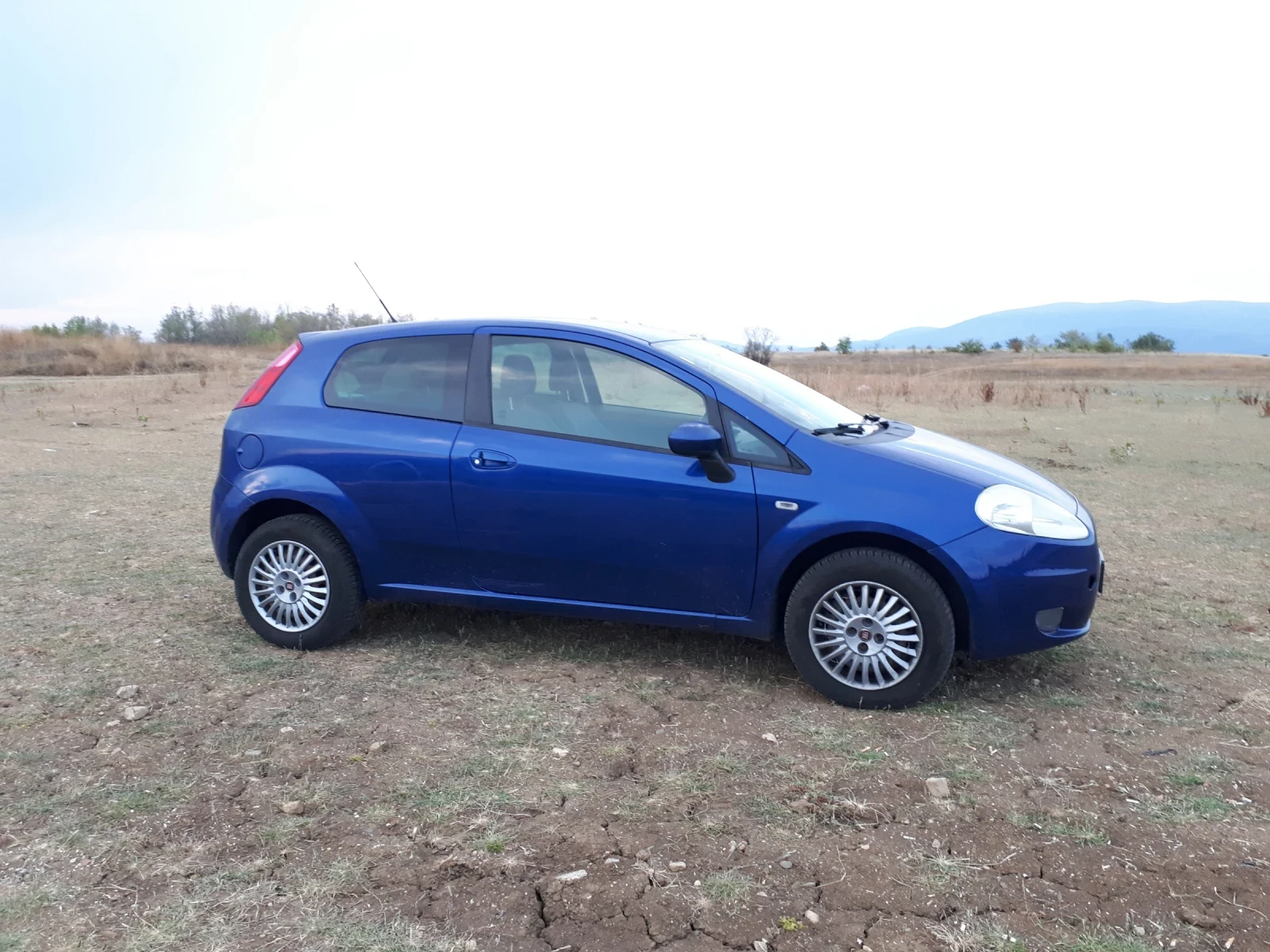 Fiat Punto Grande, снимка 2 - Автомобили и джипове - 56280869